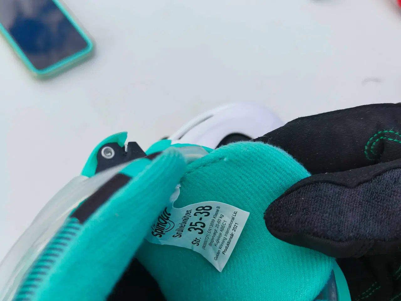 Billede 2 - Rulleskøjter. Str 35-38