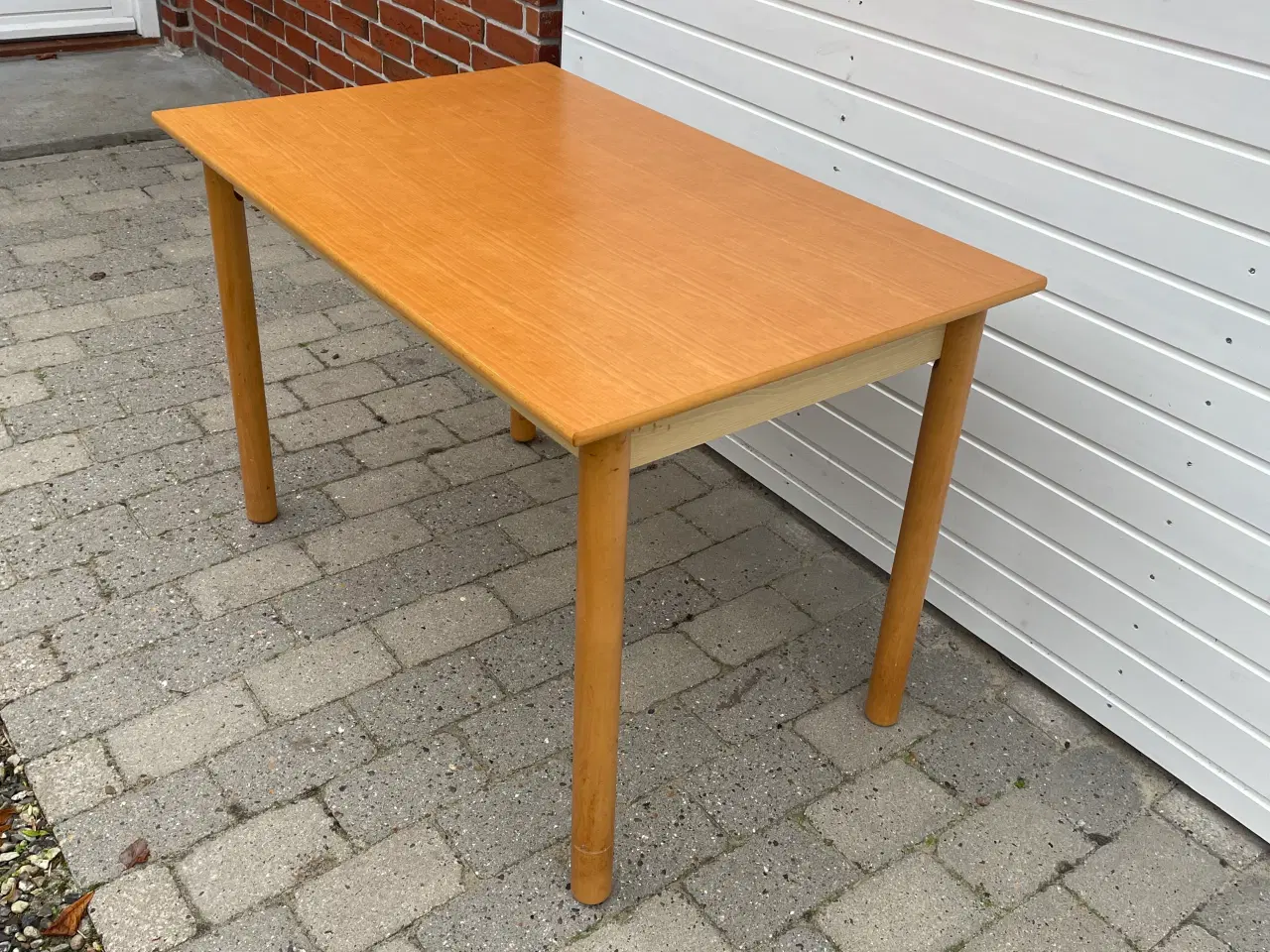 Billede 2 - Spisebord i bøg. Bredde 70 cm. Længde 110 cm.