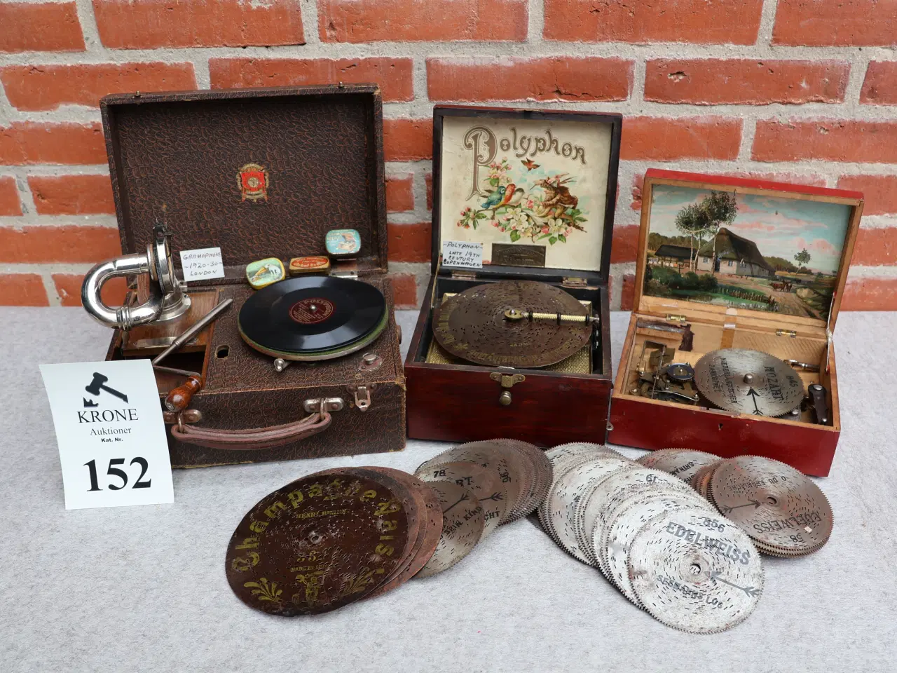 Billede 1 - Gl Gramophone og 2 stk gl musikbokse. 