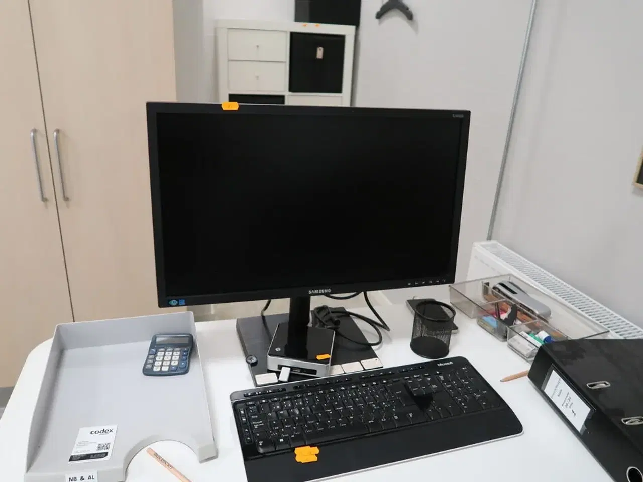 Billede 1 - Computerskærm SAMSUNG S24E650 med tastatur