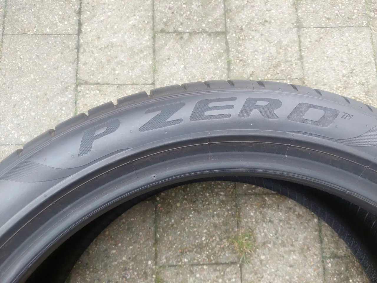 Billede 4 - Pirelli P ZERO sommerdæk passer på Volvo EX40 Blac