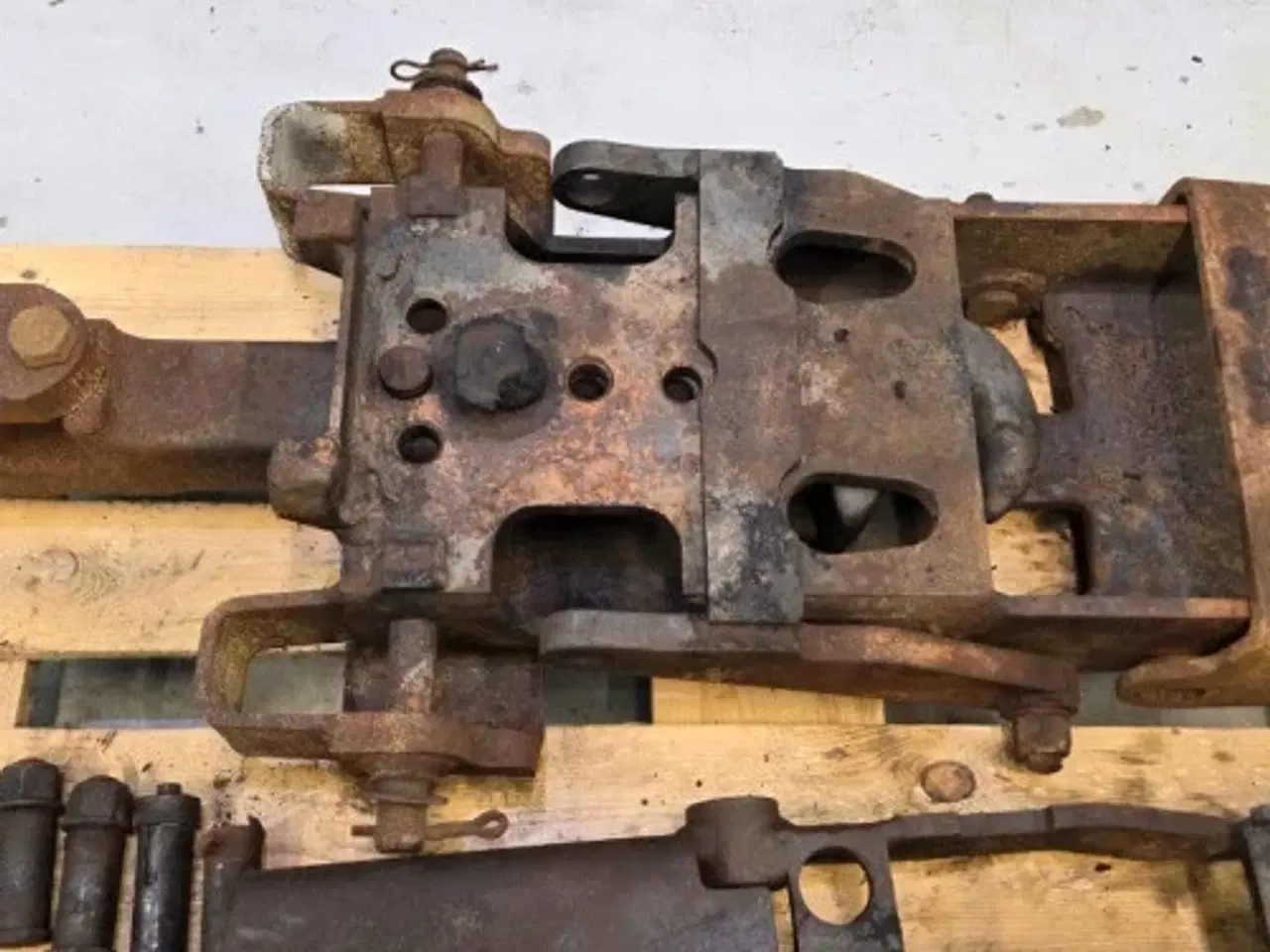 Billede 15 - New Holland M115 Hitch Træk Kit 82012769