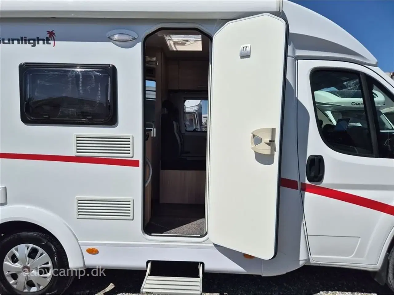 Billede 5 - 2020 - SunLight VAN V60   Under 6 meter. Markise. batteri. cykelstativ. Elektrisk indgangstrin. Kun 21,300 KM!!