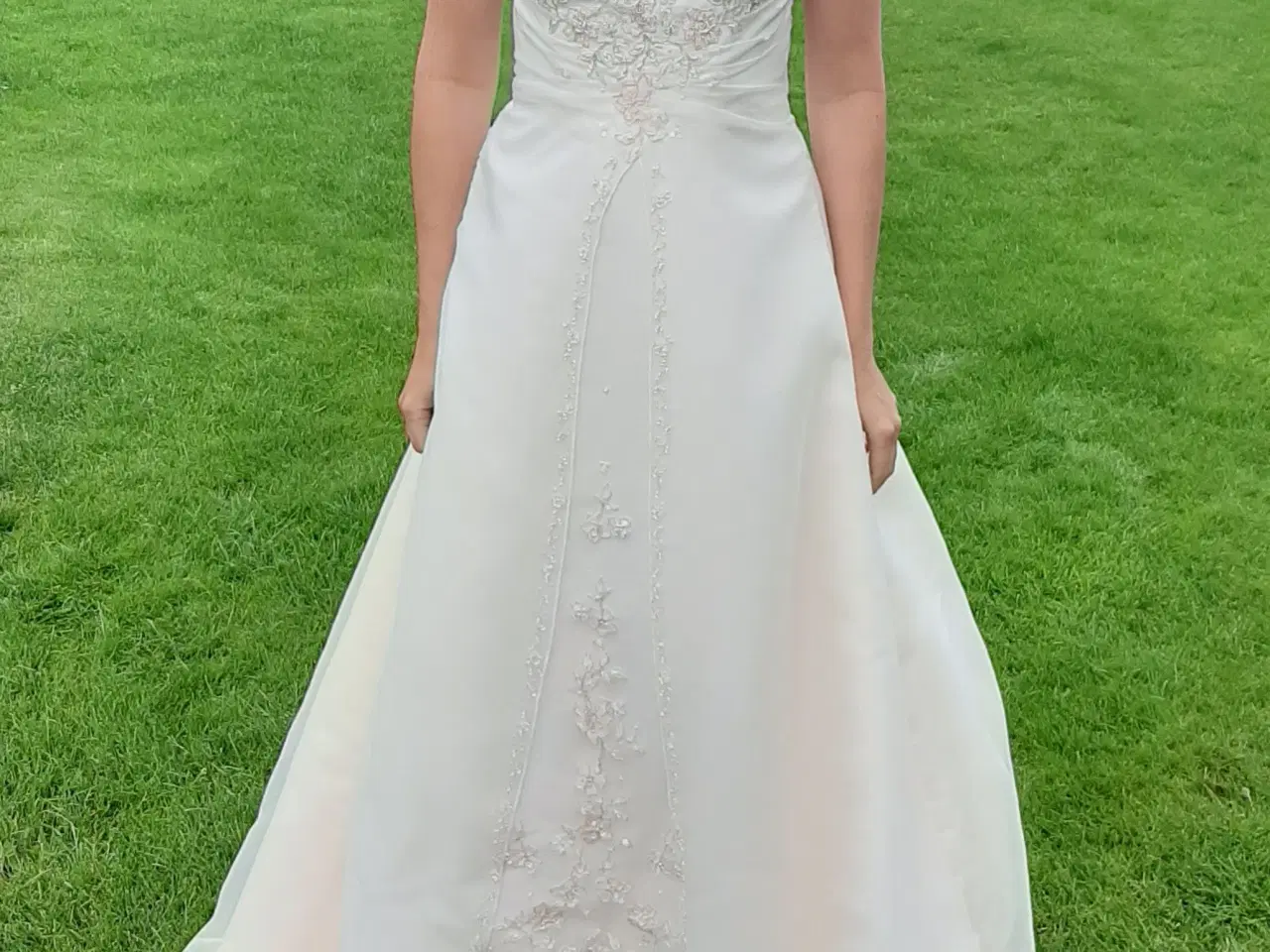Billede 1 - Elegant brudekjole fra Unique