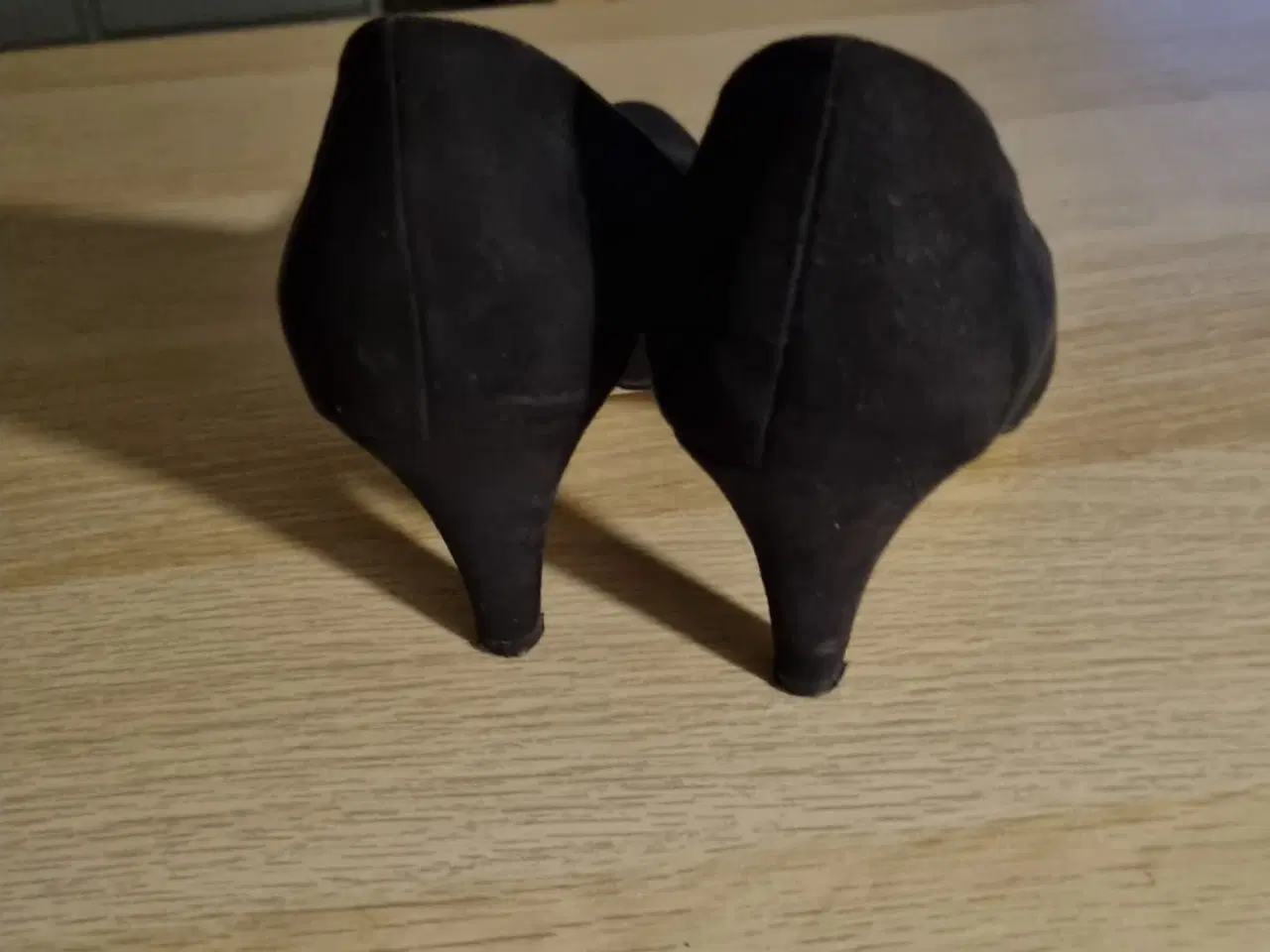 Billede 6 - Bianco pumps i sort læder/ruskind 