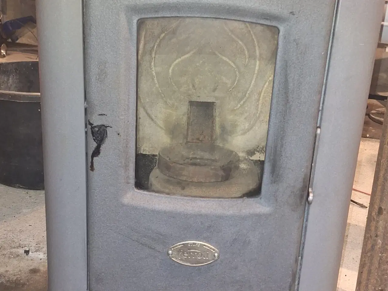 Billede 1 - pilleovn 2500kr nypris 17000kr skorsten medfølger 