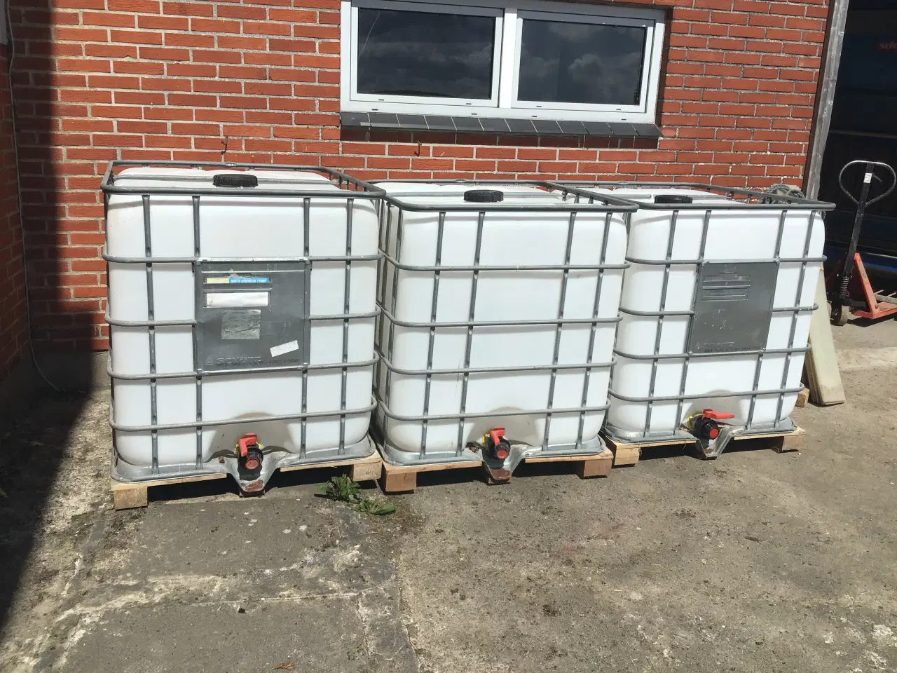 Billede 1 -      Tre palletanke er rengjorte str. 1000 ltr.