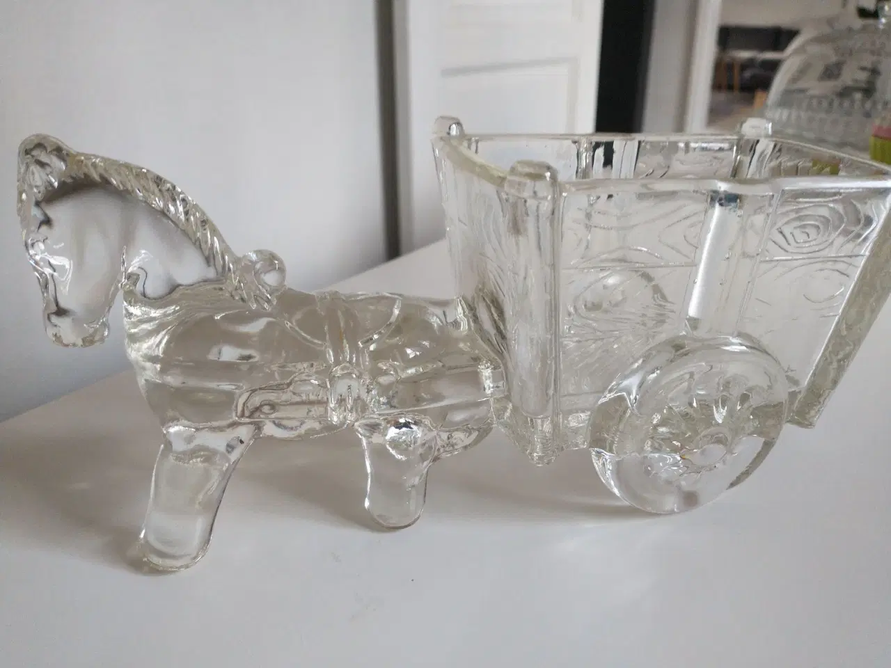Billede 1 - Glas hest med trækvogn