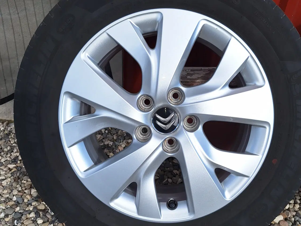 Billede 5 - Alufælge med Michelin sommerdæk.