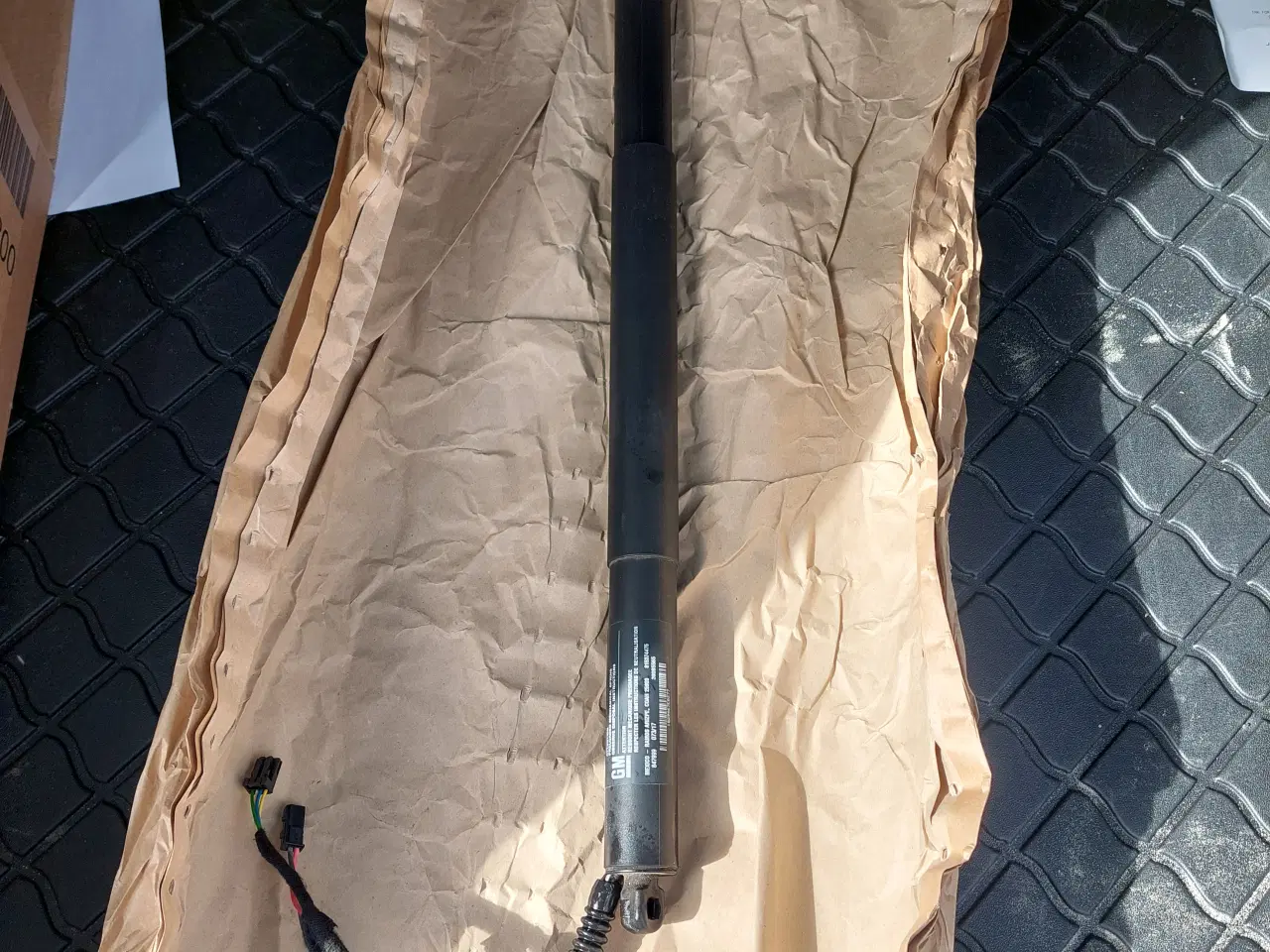 Billede 2 - Bagklap aktuator til insignia b stc