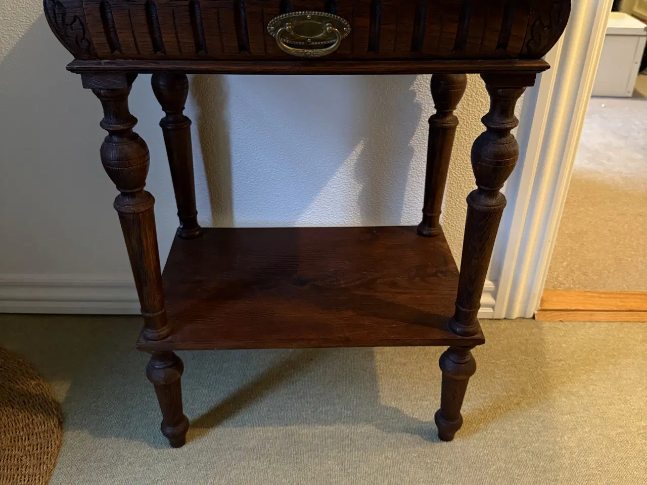 Billede 1 - Fint lille sybord