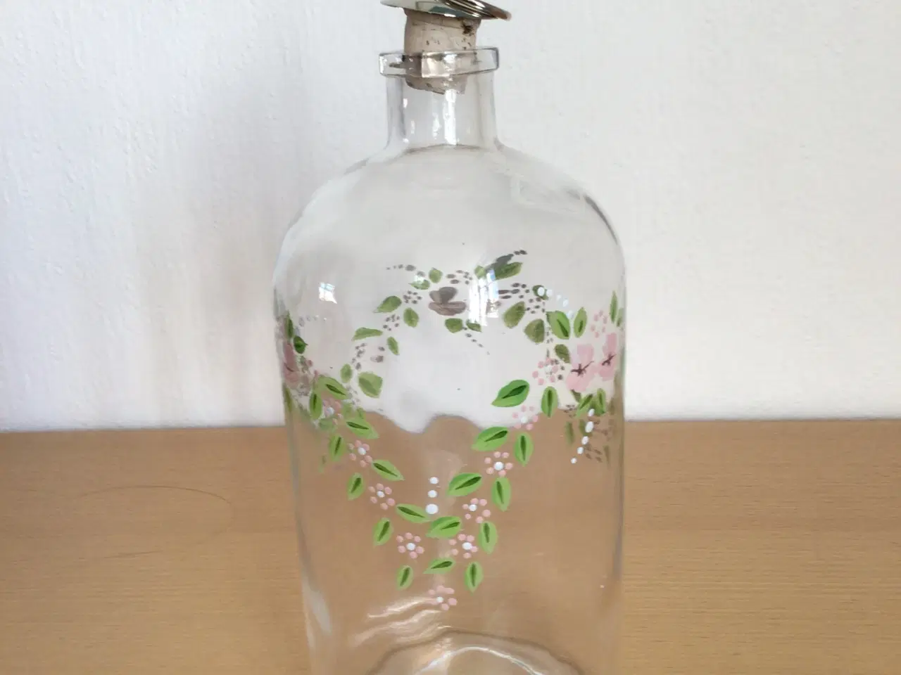 Billede 3 - Klukflaske, klart glas med blomsterdekoration