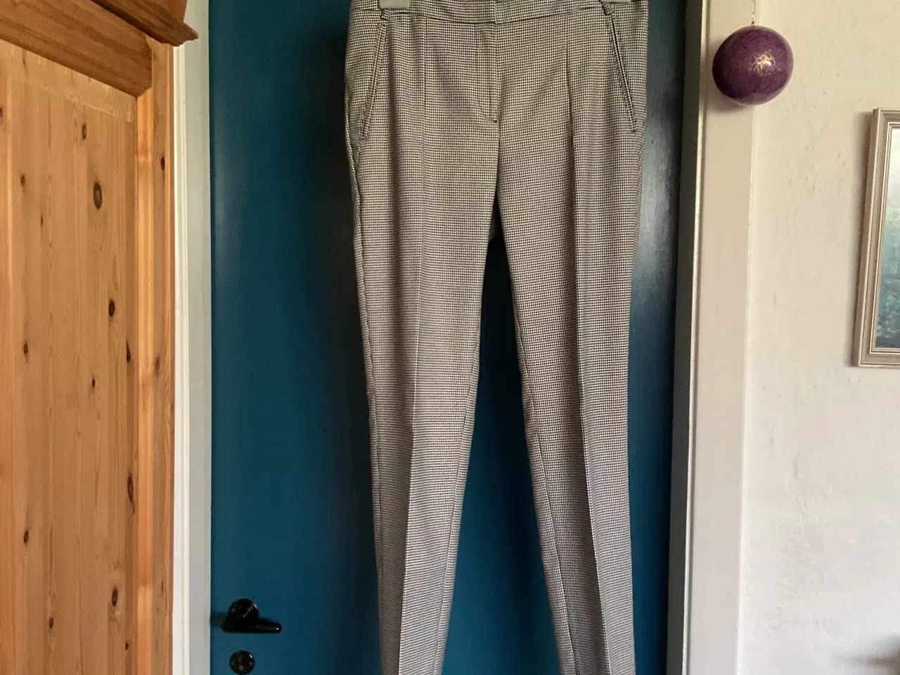 Billede 3 - Esprit, Nye Sort og hvid Bukser, str. 36.