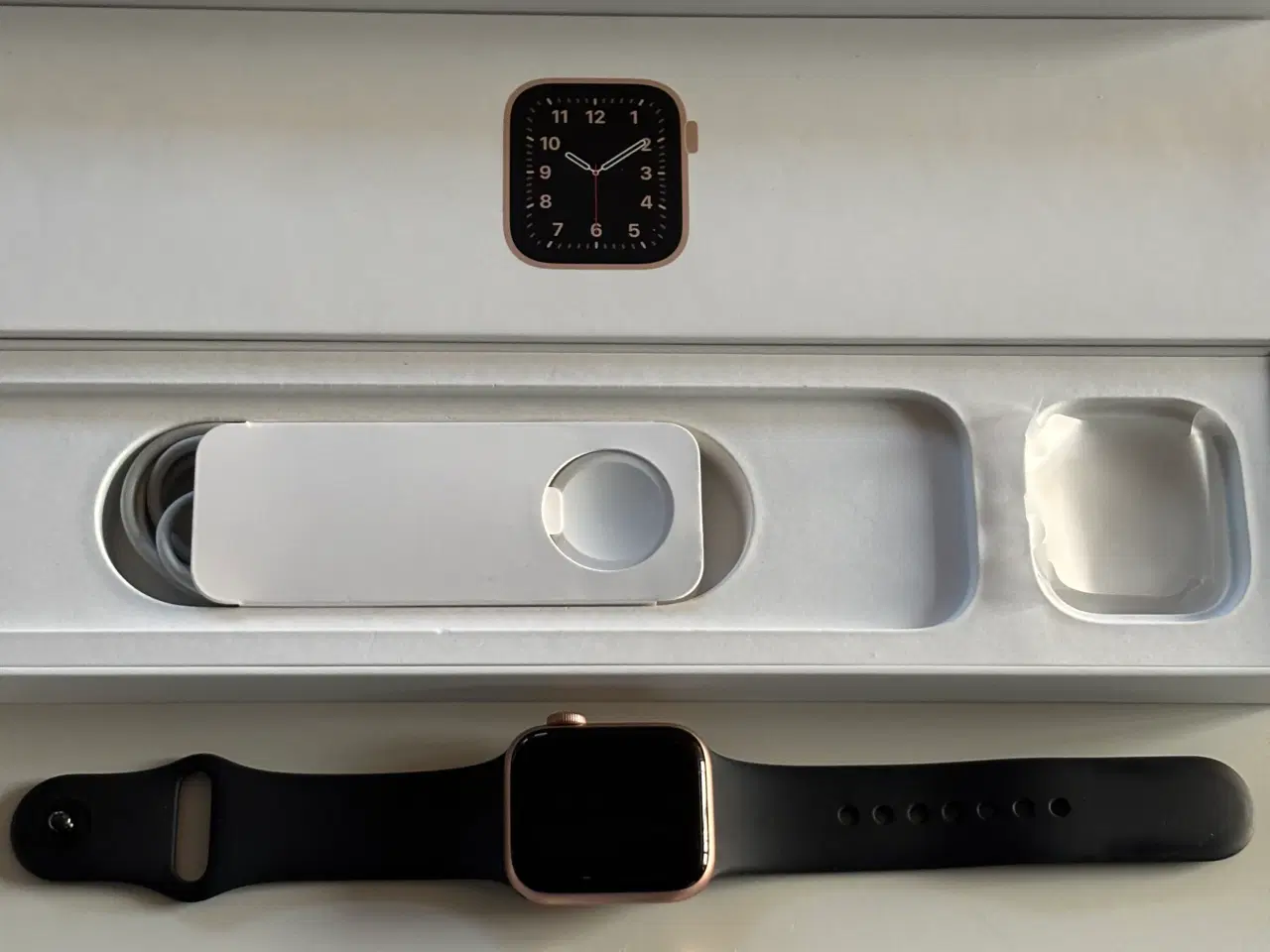 Billede 2 - Apple Watch SE 40 mm Gold Alu pink sports GPS