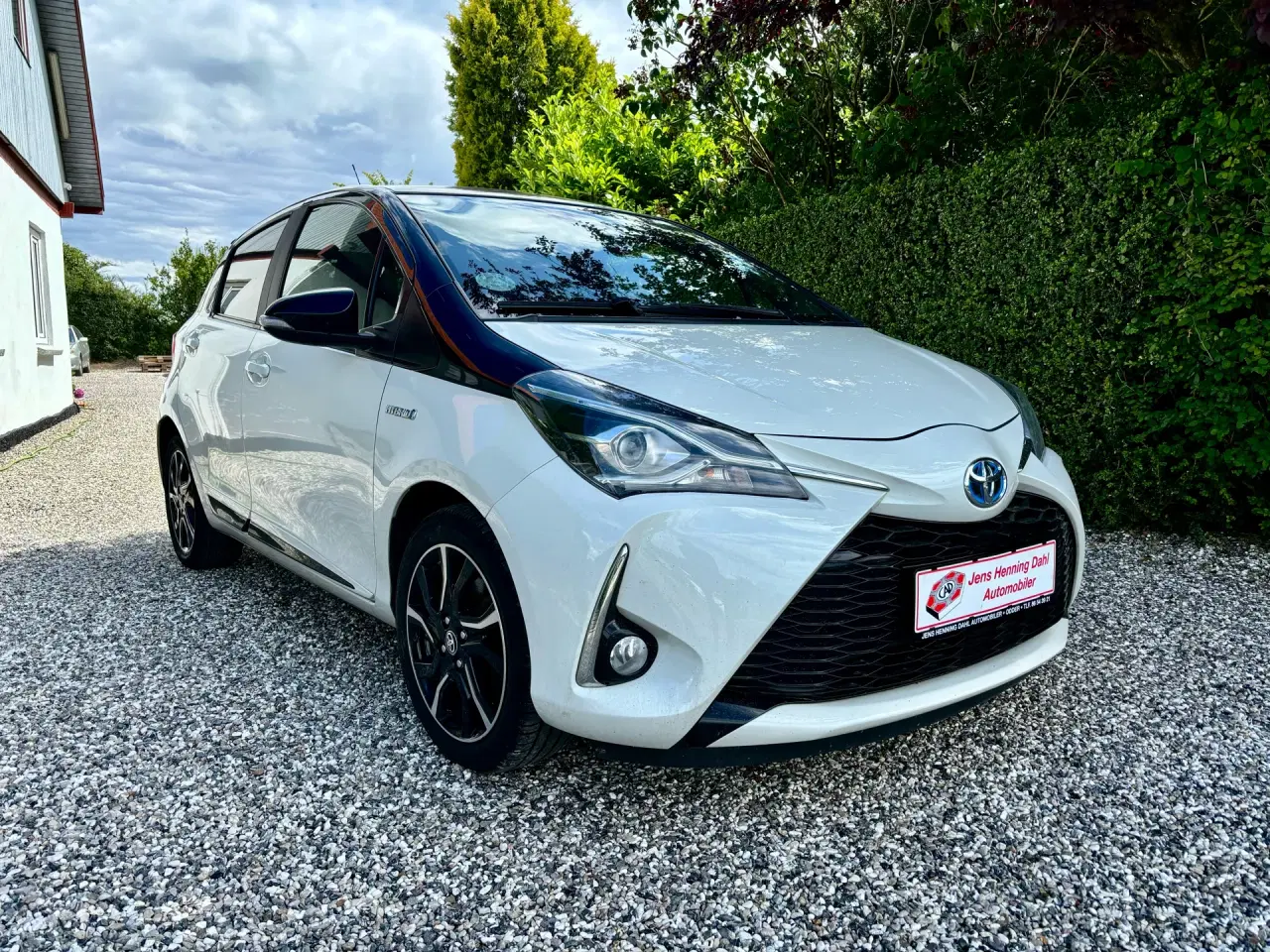 Billede 1 - Toyota Yaris 1,5 Hybrid Flavour HVID E-CVT 100HK 5d Trinl. Gear