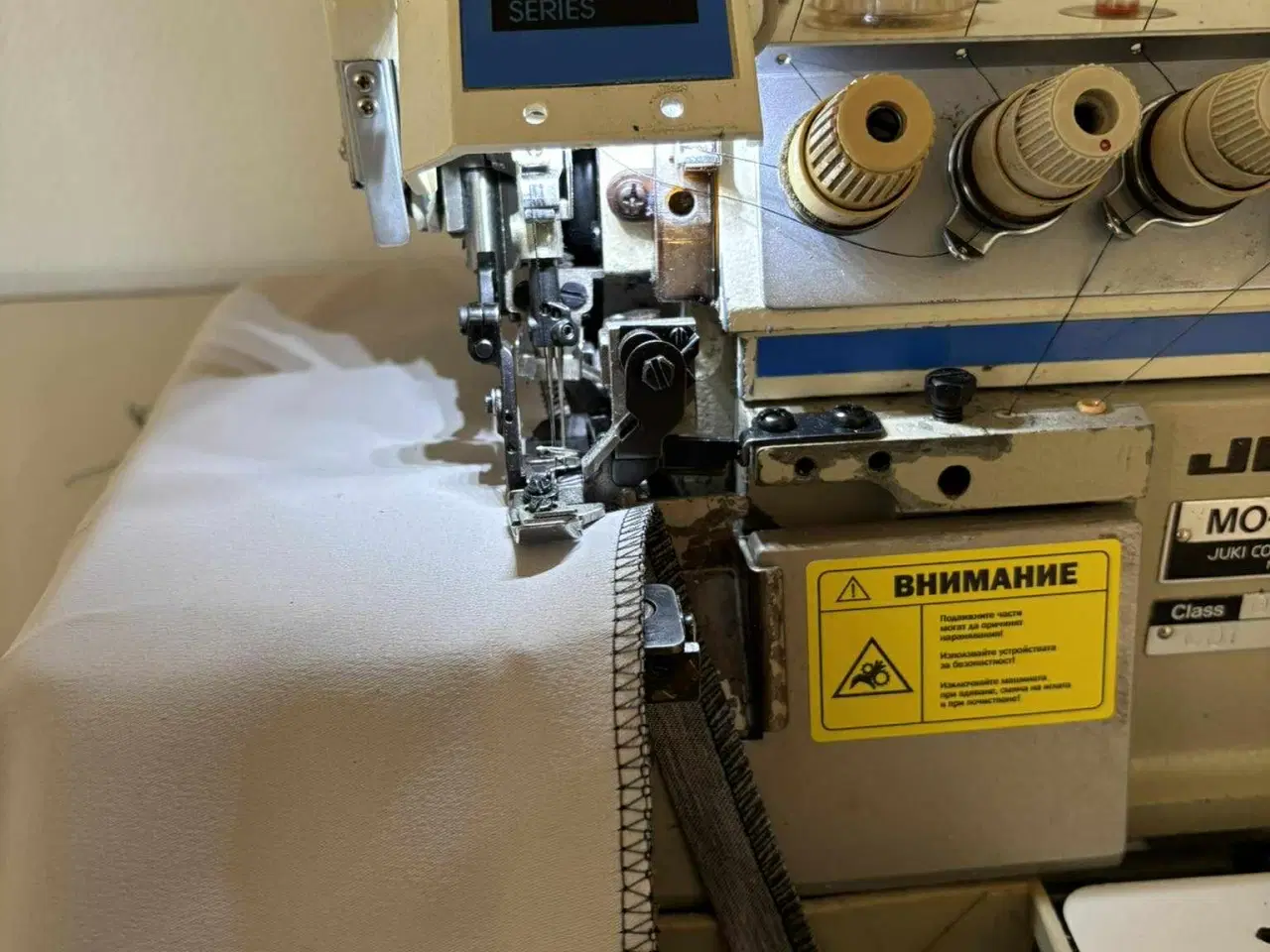 Billede 4 - Symaskine Juki MO-2504 – industrioverlock