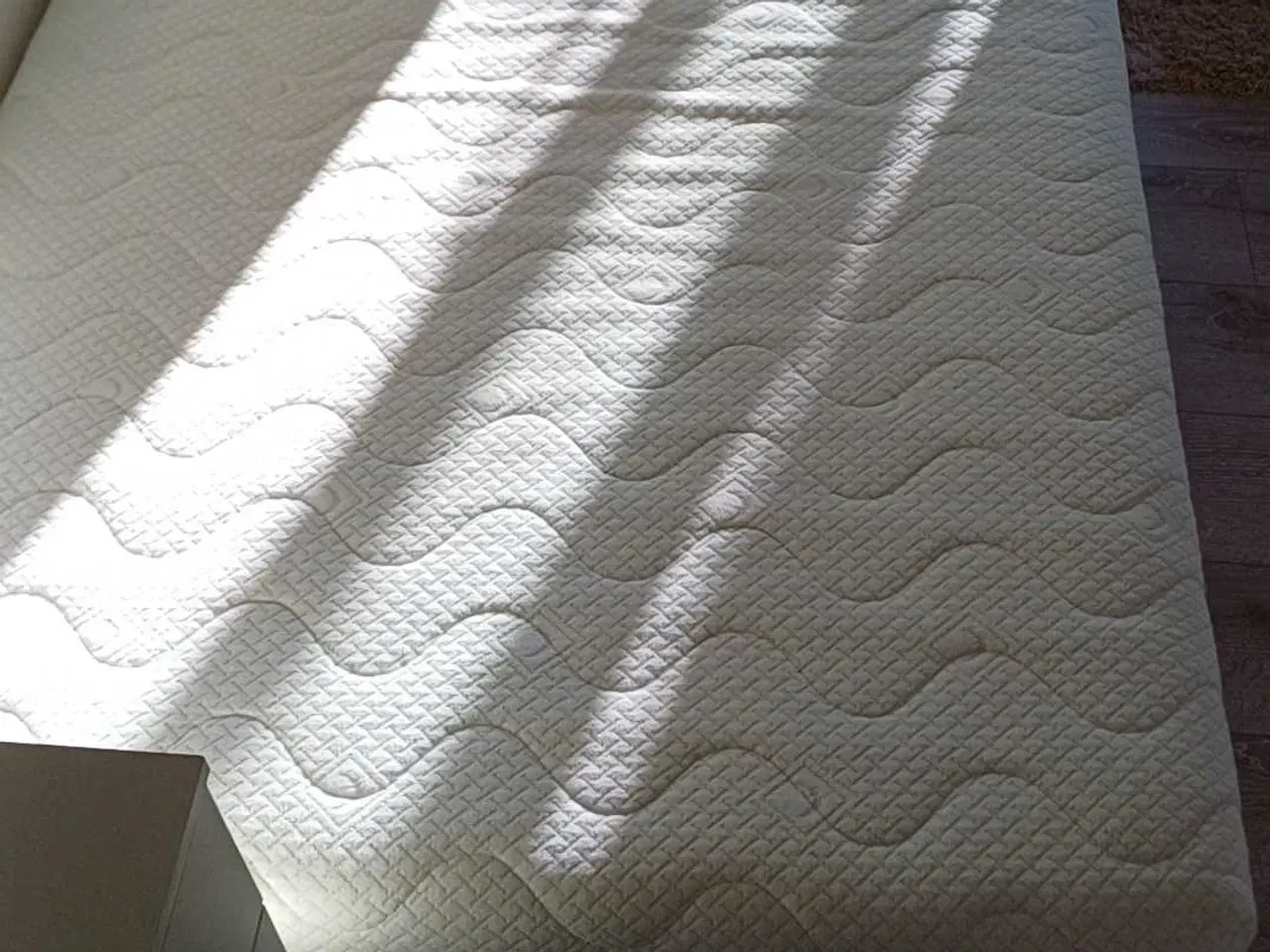 Billede 1 - HASTER! 1.stk elevationsseng