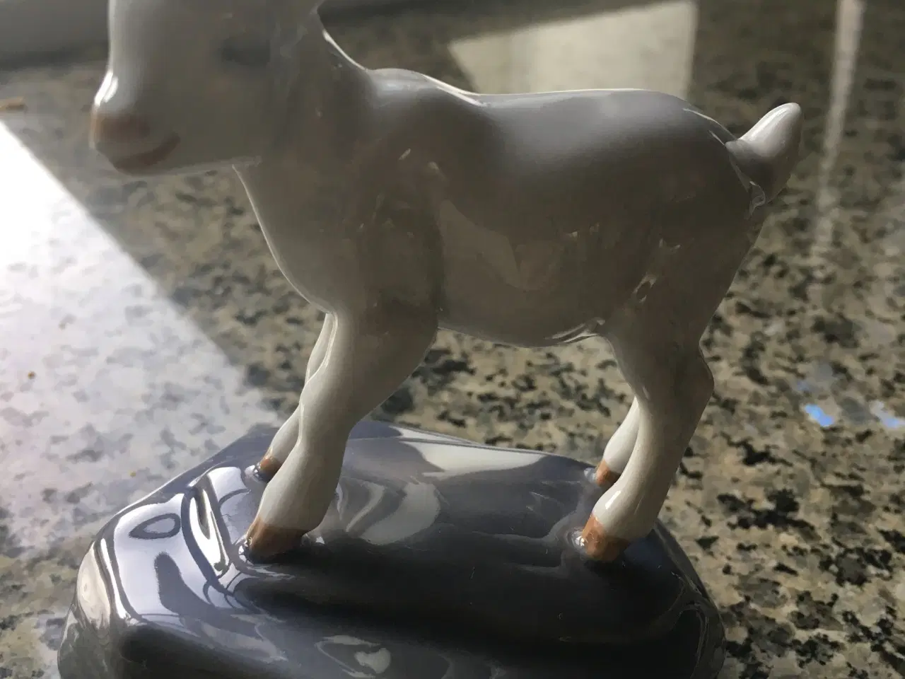 Billede 1 - Royal Copenhagen Gedekid på sten nr 4760