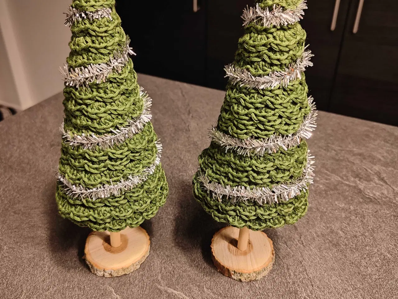 Billede 2 - Hæklede juletræer i forskellig størrelse og farver