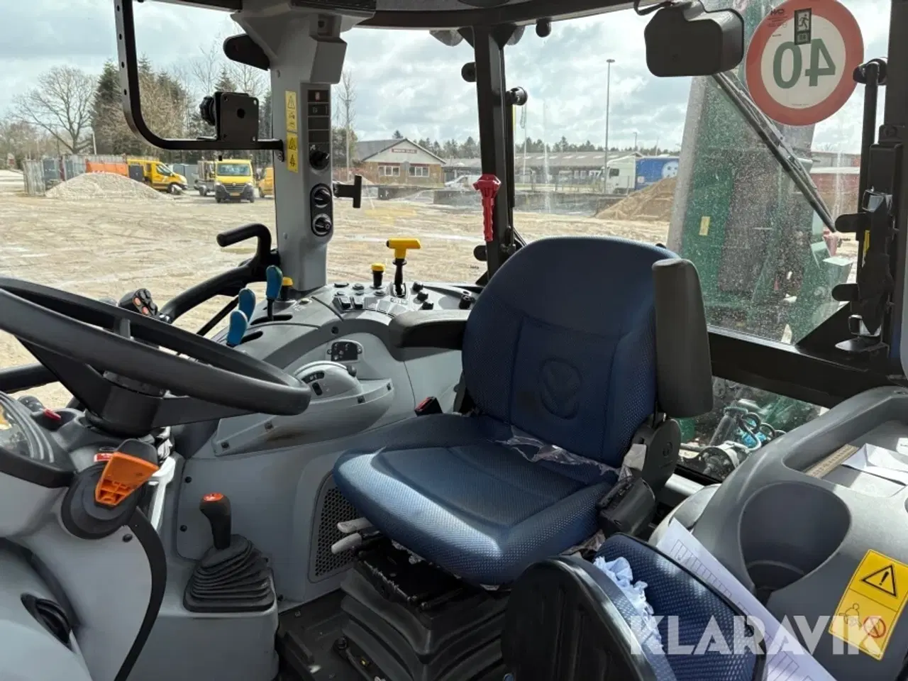 Billede 9 - Traktor New Holland T5.120 med græsklipper