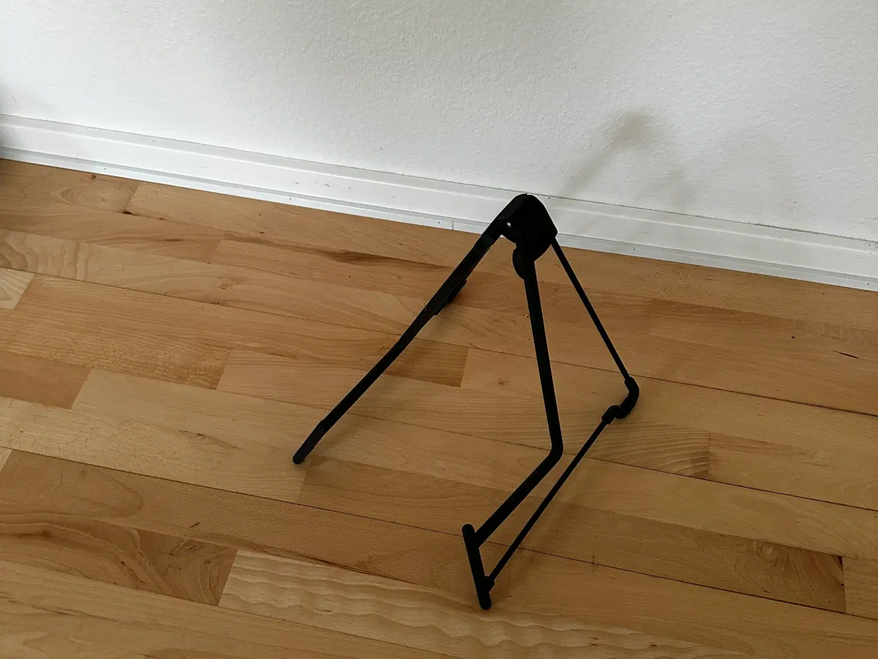 Billede 1 - Guitar holder som kan foldes sammen