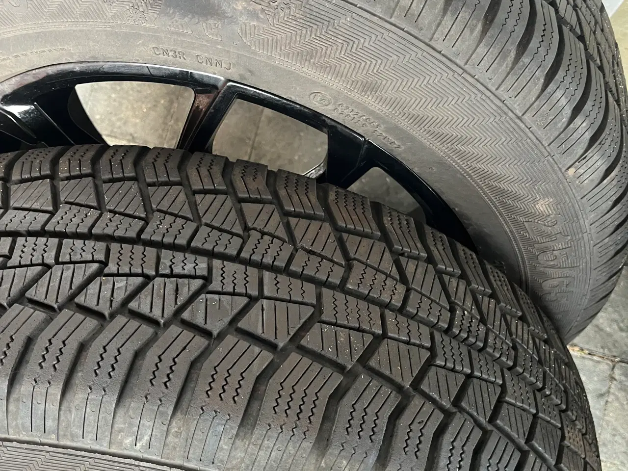 Billede 2 - Vinterdæk sorte alufælge 215/65R17