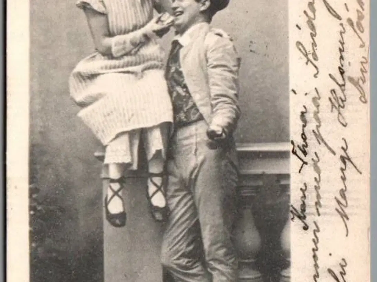 Billede 1 - Anna Larsen og Torben Krarup i "Et Eventyr i Rosenborg Have"- Skuespiller - Postkort - Brugt