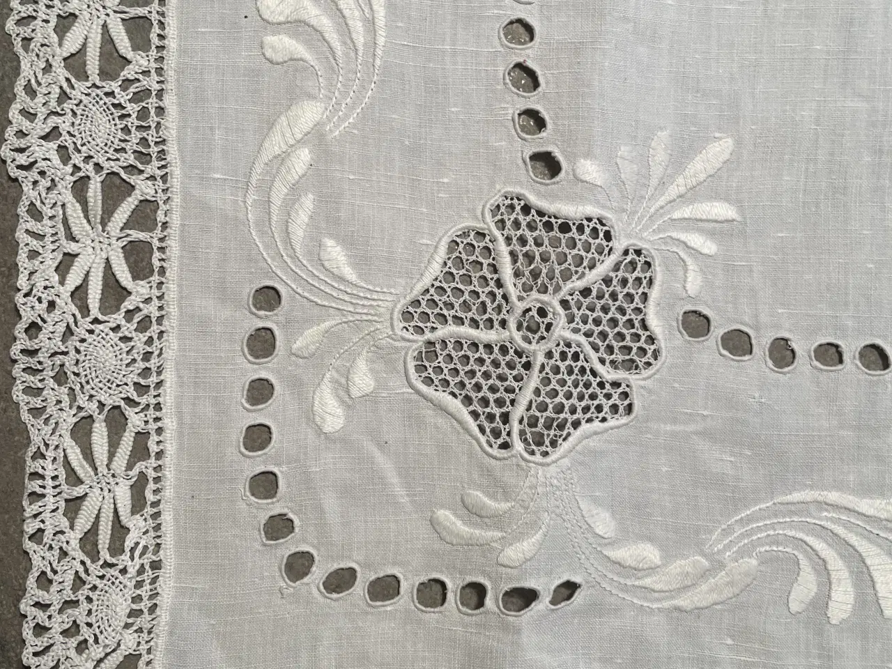 Billede 2 - Gammel pynte dug