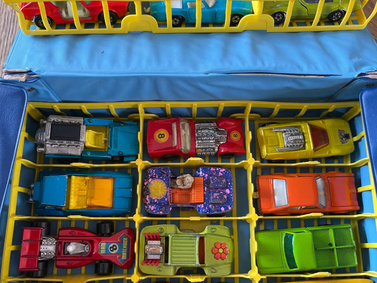 Billede 3 - Matchbox carry case til biler + biler