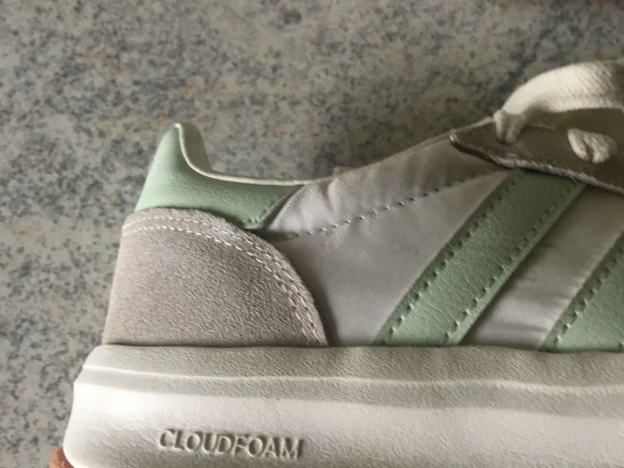 Billede 4 - Helt nye Adidas Sneakers str. 37. Sål længde 24 cm