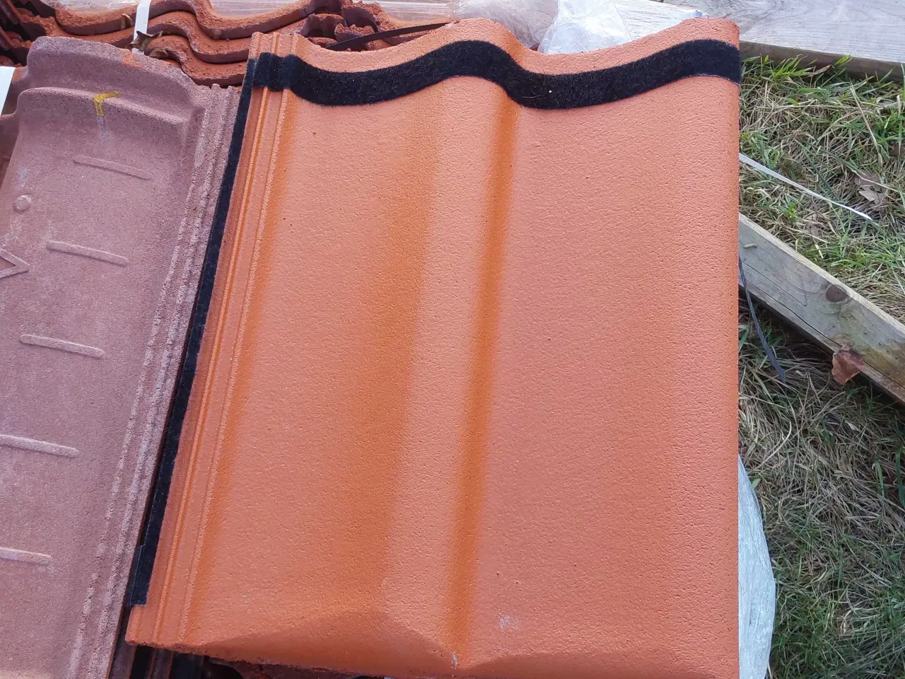 Billede 1 - B&C Danflock Classic tagsten rød