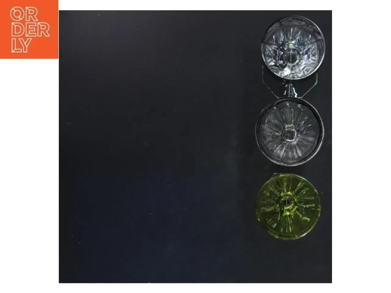 Billede 2 - Farvede vinglas sæt (str. 20x8&17,5x7,5&16x7 cm)