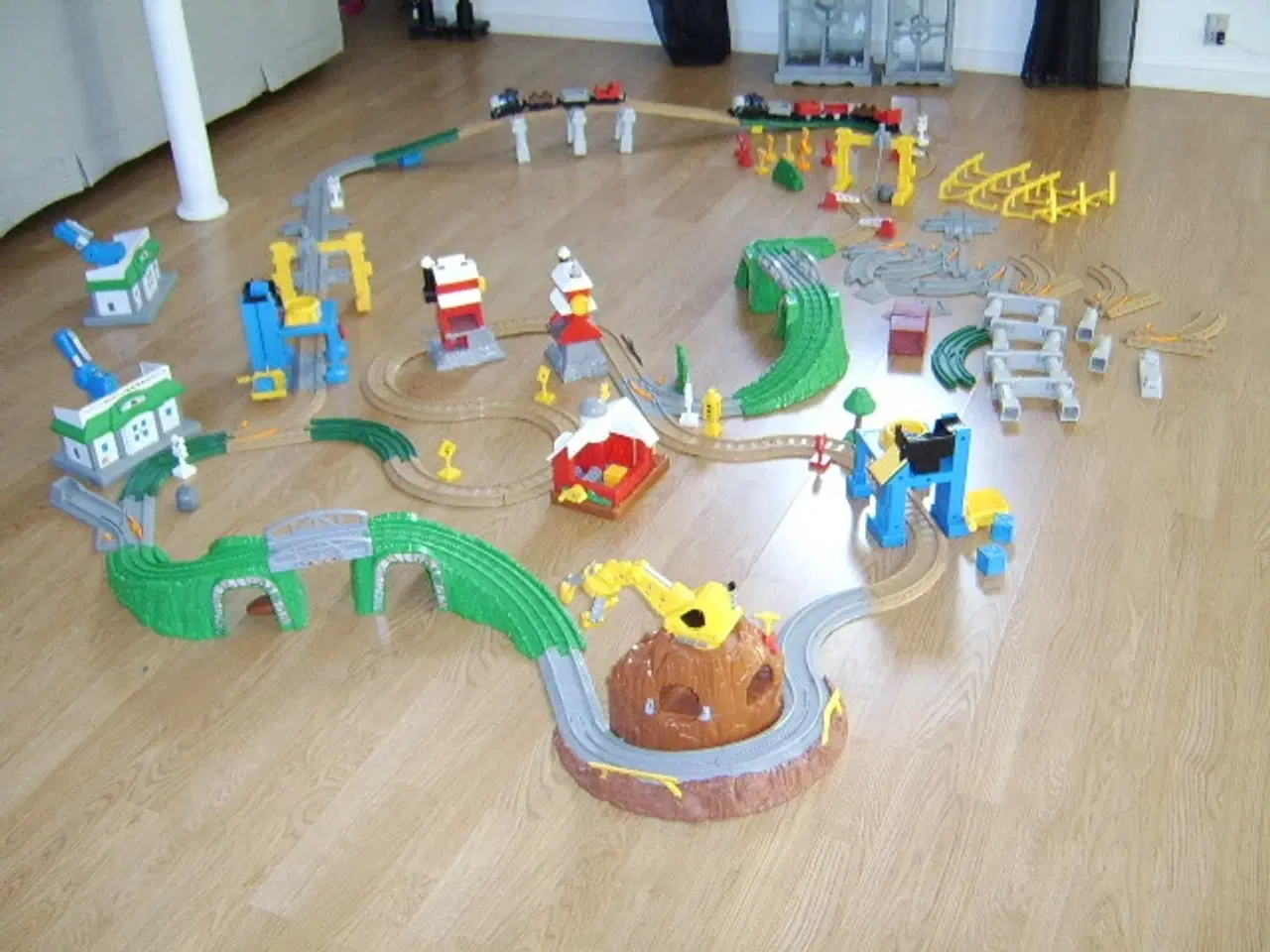 Billede 8 - Fisher-Price hus til togbane