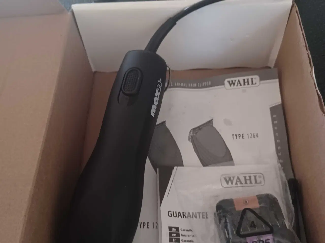 Billede 2 - Trimmebord og WAHL Max 50 +.