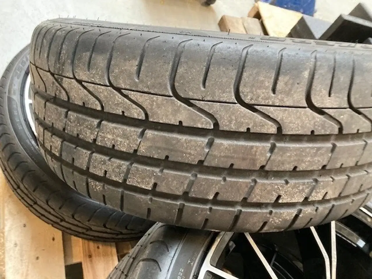 Billede 1 - flotte fælge med gode dæk