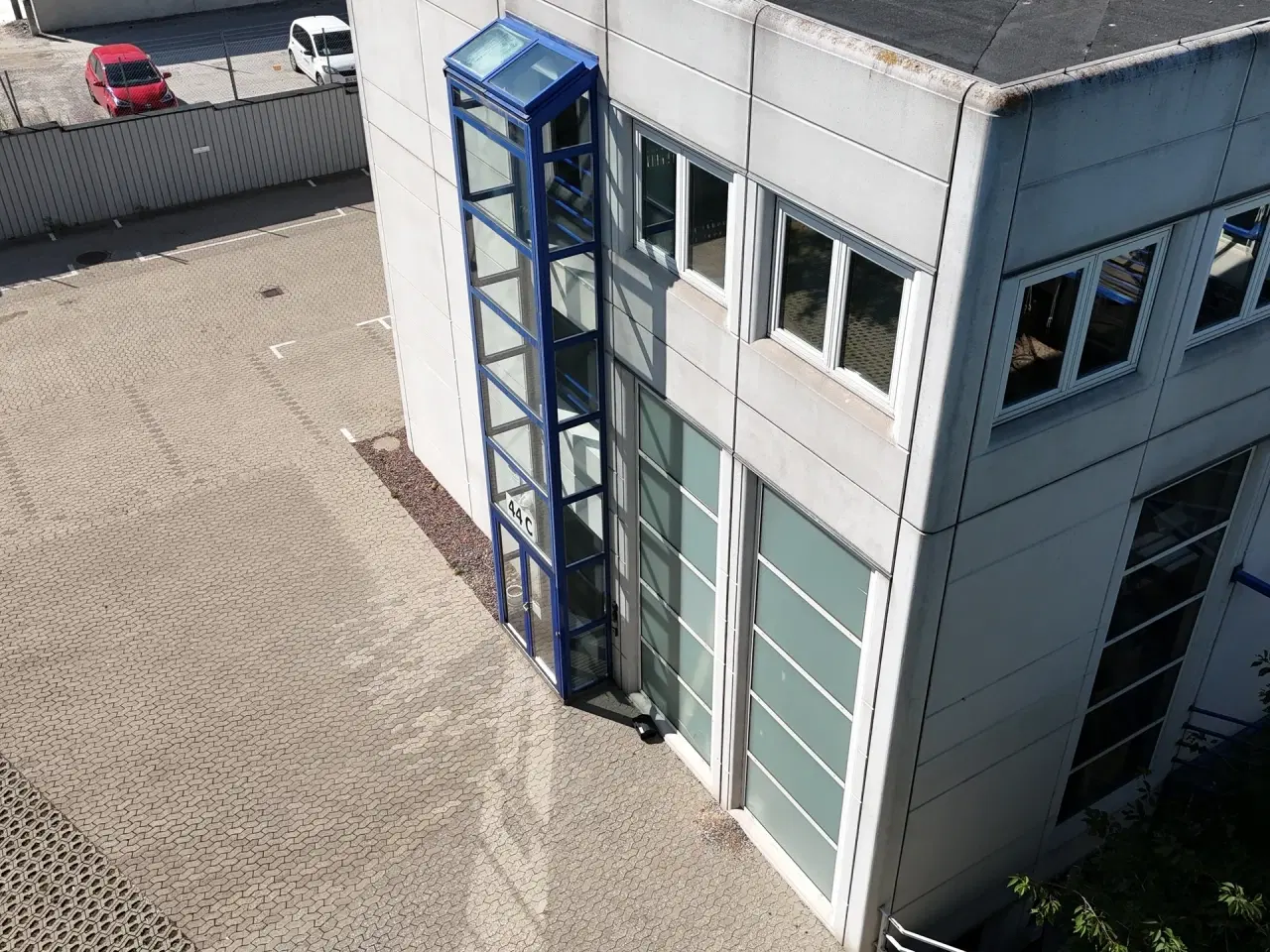 Billede 11 - Tæt på motorvejstilkørsel og 300 meter fra Trekroner station