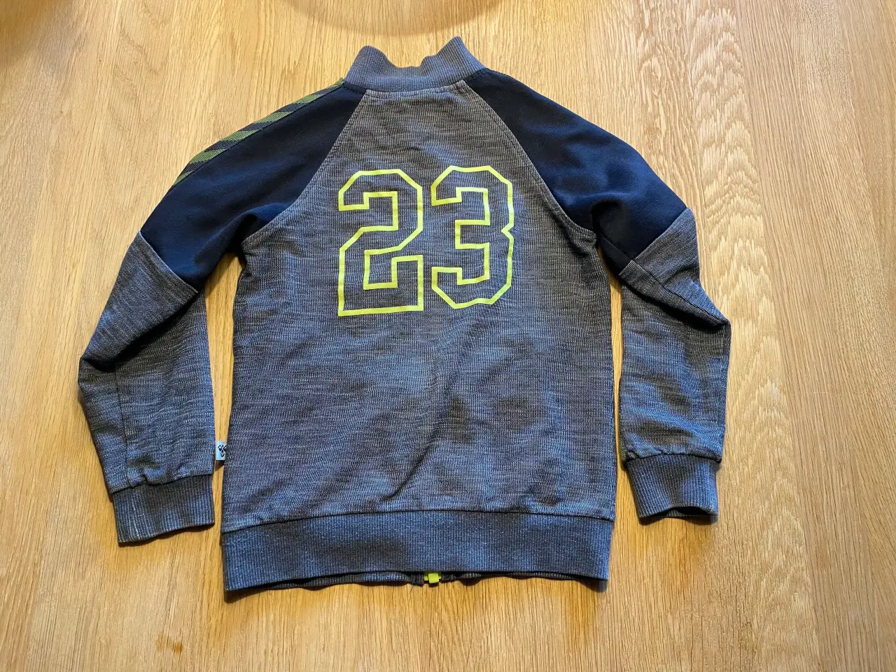 Billede 2 - Hummel jakke str. 116, flere bluser og bukser