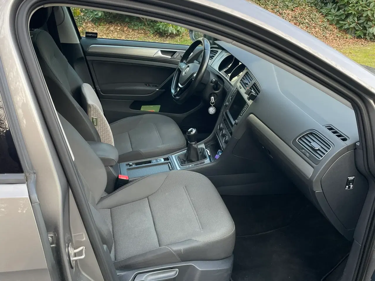 Billede 8 - Velholdt og driftssikker VW Golf sælges – klar til