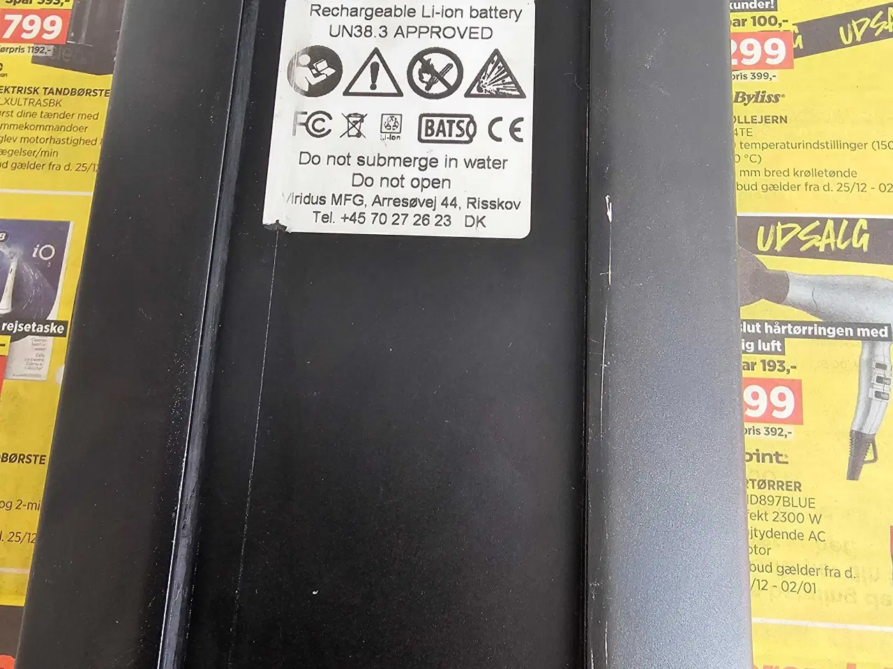 Billede 1 - El batterie som har seddel på en mustang cykle
