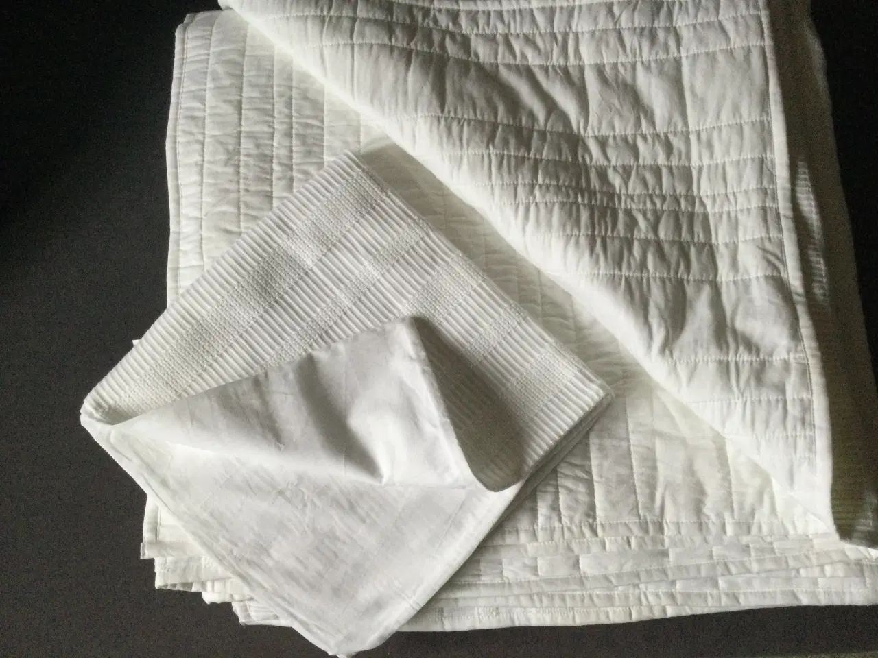 Billede 1 - Lækker hvid sengetæppe