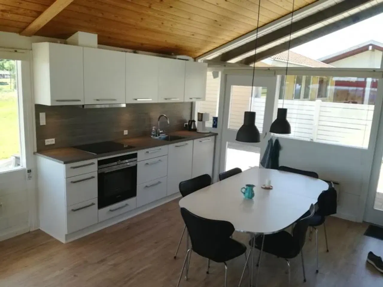 Billede 5 - Storsl�et panorama. DR�MMEUDSIGT ! Perfekt beliggenhed.
Frit Wi-Fi og Kabel-tv. Velegnet til beboelse hele �ret.