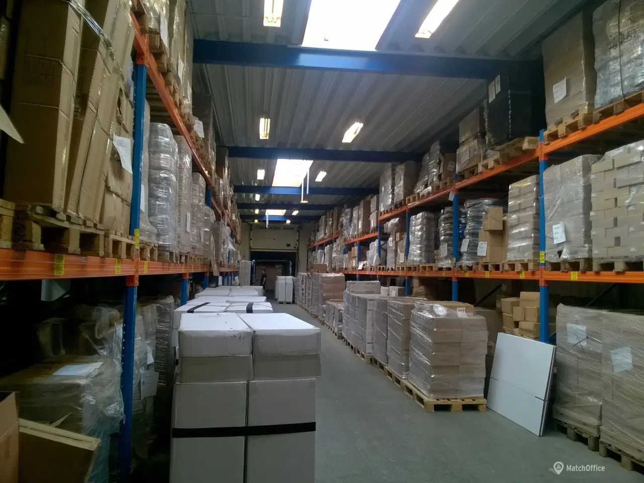 Billede 6 - Lagerbygning med porte og ramper udlejes