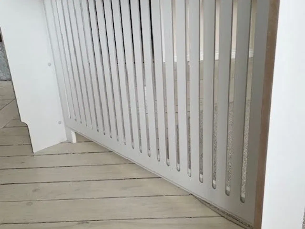 Billede 3 - Pæn hvid radiator skjuler 