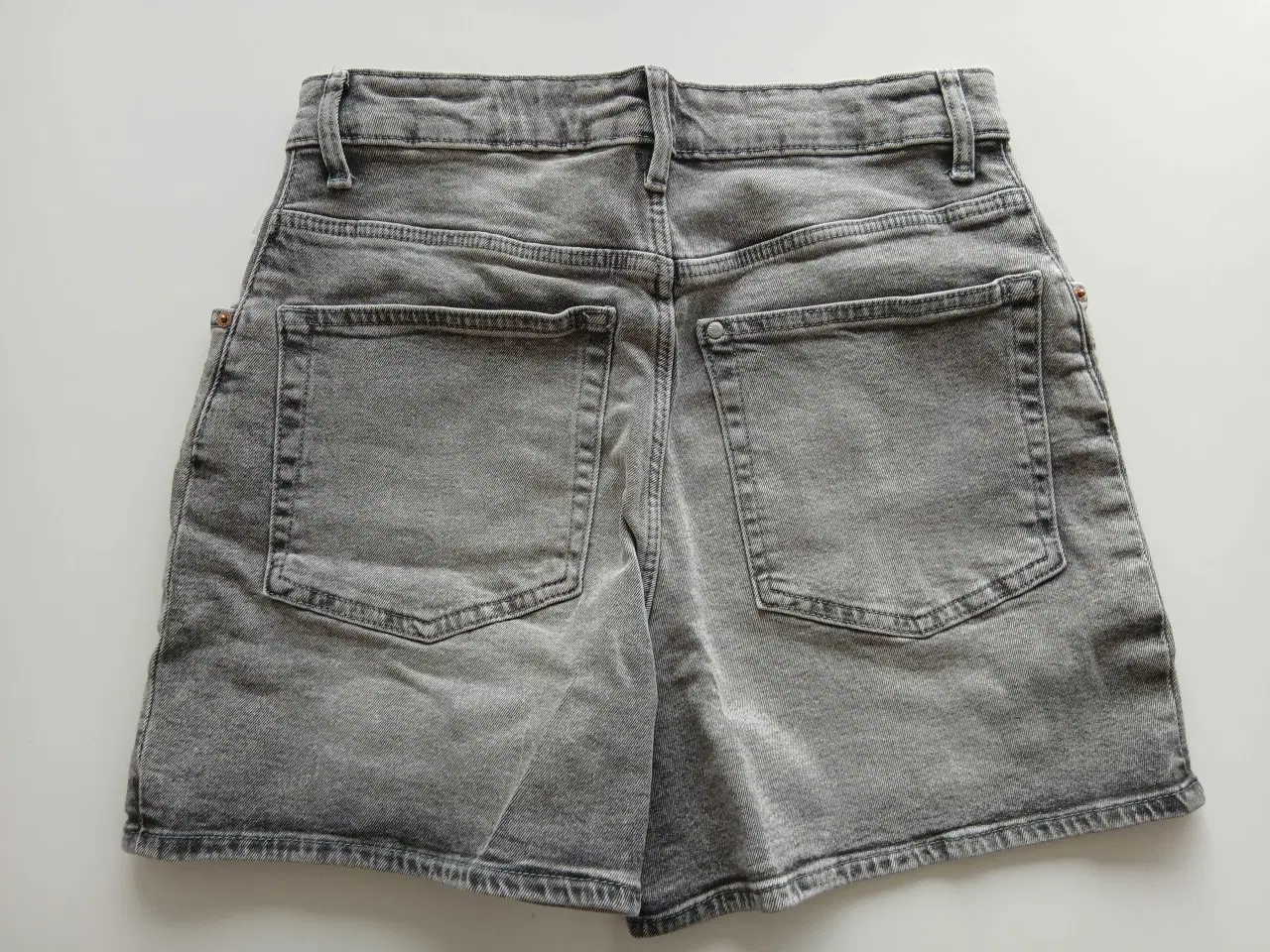 Billede 3 - Shorts. H&M. 38