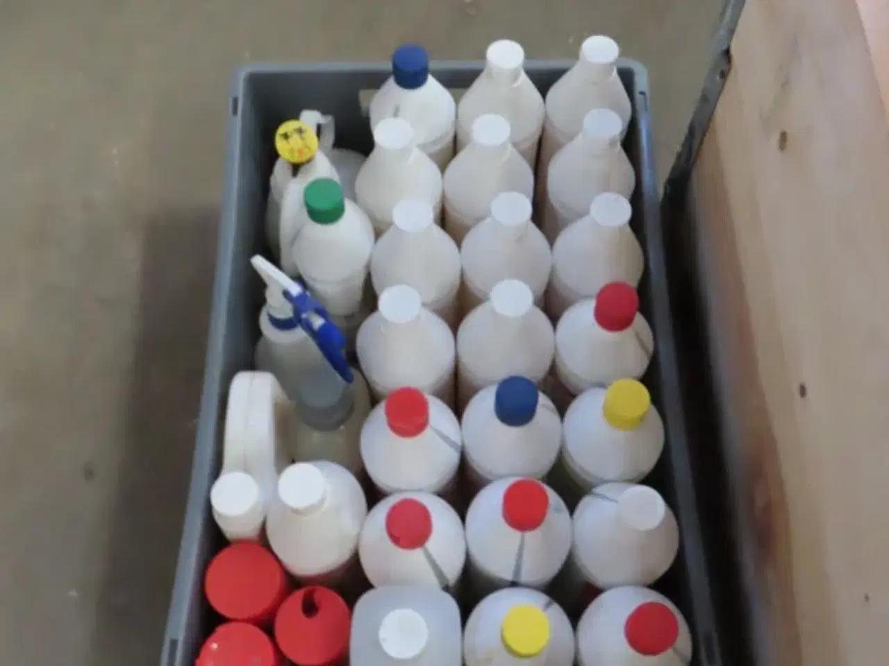 Billede 3 - Palle med rengøringsarktikler