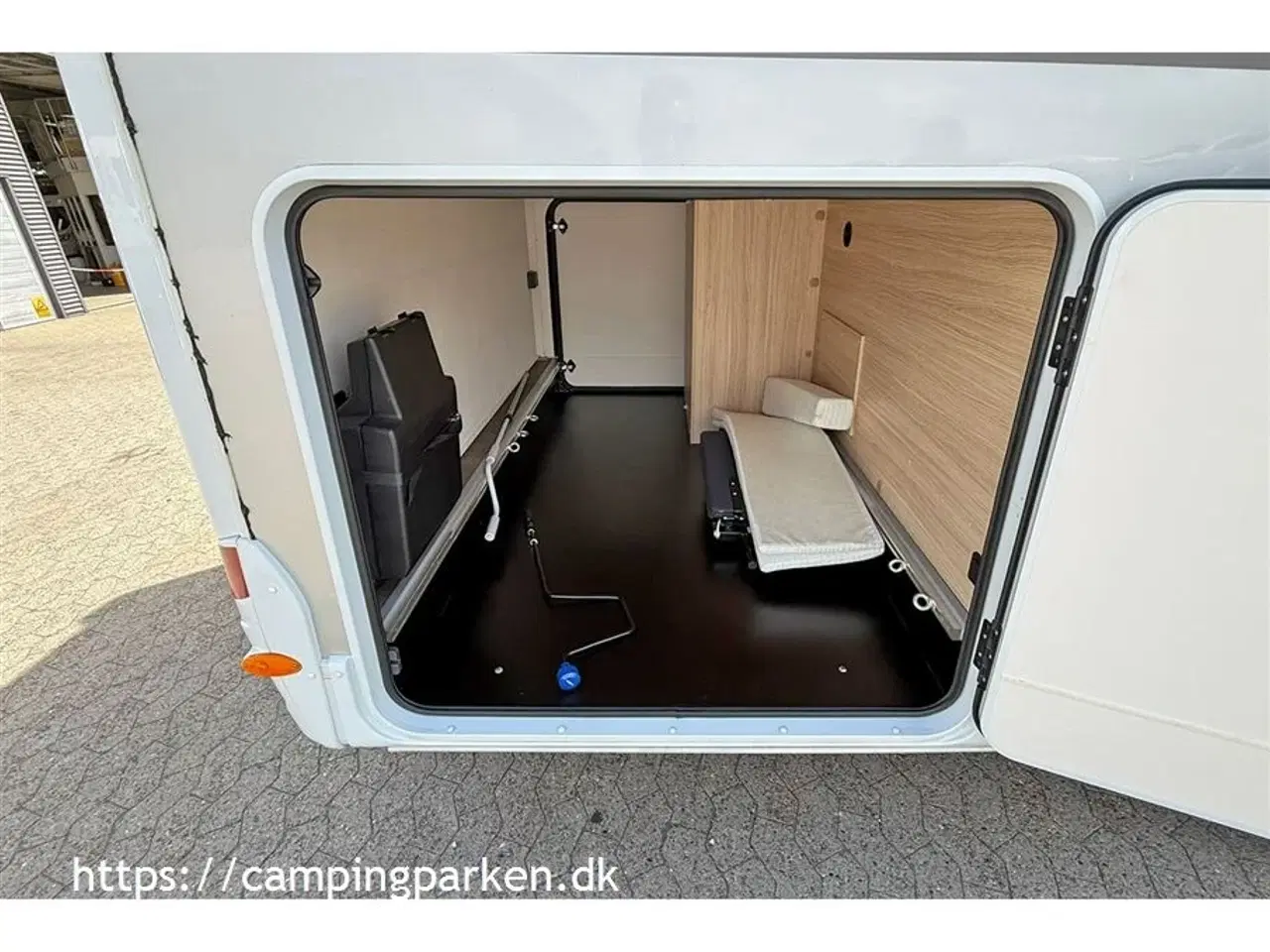 Billede 14 - 2020 - SunLight T 69 L "XV" - Jubilæum. Aut. gear   Sunlight jubilæumsmodel XV med automatgear, aircondition i bodelen, cykelstativ, kørt 18.600 km