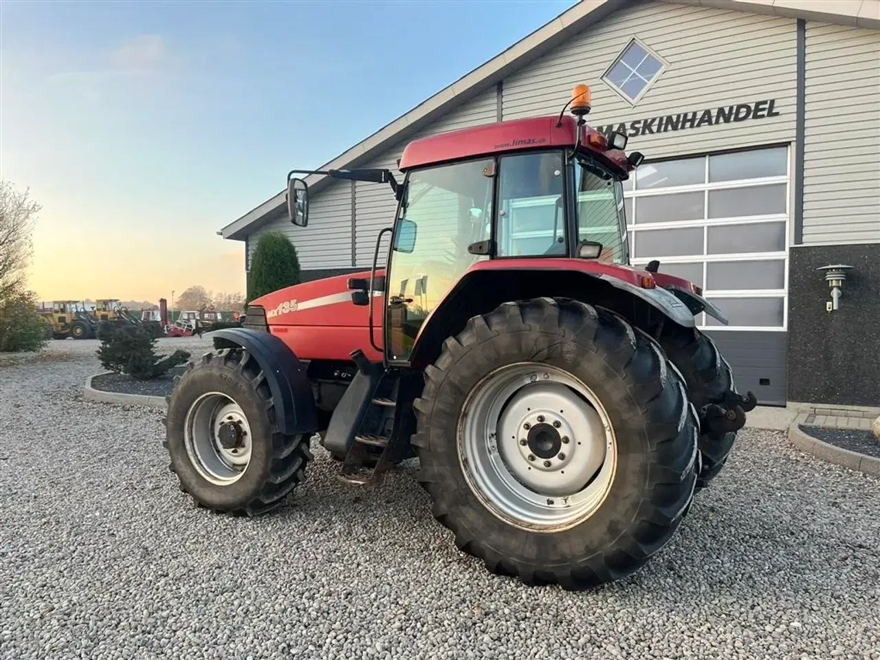 Billede 15 - Case IH MX135 Handy traktor med frontlift, orginal vægtklodser og nye bremser.