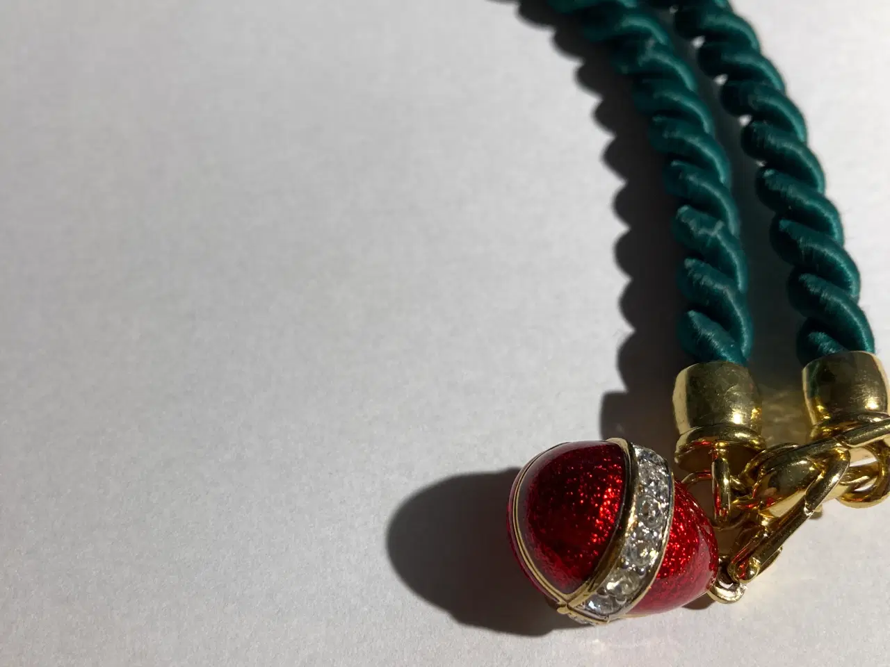 Billede 5 - Lille "Farberge´" æg vedhæng i dyb rødt