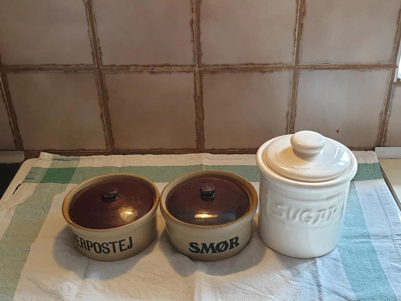 Billede 1 - Krukker m låg 1stk5kr 3stk10kr