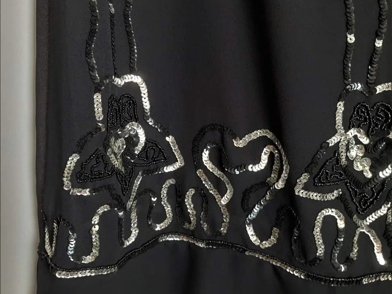 Billede 4 - Fest Nederdel med sølv palietter